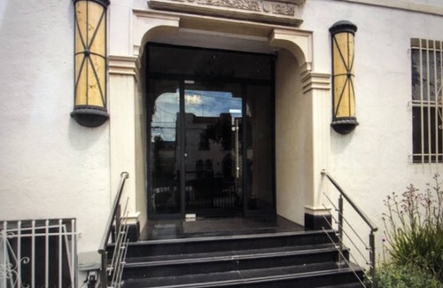 Wilshire Center Apartment | Modern studio apartment in Koreatown