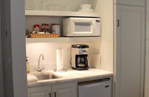 French Quarter Apartment | Modern Studio Apartment in Historic Building on Broad Street