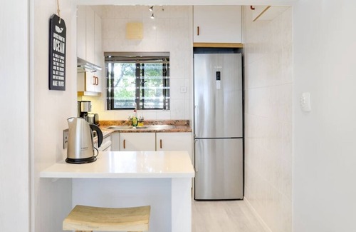 Camps Bay Apartment | Modern studio apartment on the Camps Bay beachfront