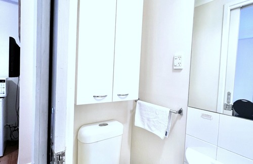Carlton South Apartment | Modern Studio Apartment in Prime Melbourne CBD Location