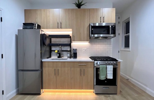 Queens Apartment | Modern Studio Apartment Near Train
