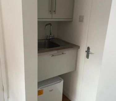 Plaistow and Sundridge Hotel | Modern Studio Apartments in Bromley, Greater London near Tesco and Sundridge Park Station