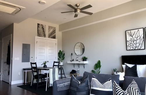 Downtown Pittsburgh Apartment | ★ Modern Studio Apt Downtown and Gym ★