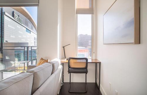 Milwaukee Apartment | Modern Studio Apt with Skywalk to Fiserv, Rooftop, and Parking