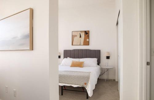 Milwaukee Apartment | Modern Studio Apt with Skywalk to Fiserv, Rooftop, and Parking