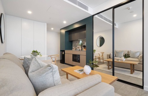 North Fremantle Apartment | Modern Studio with Rooftop and BBQ Access