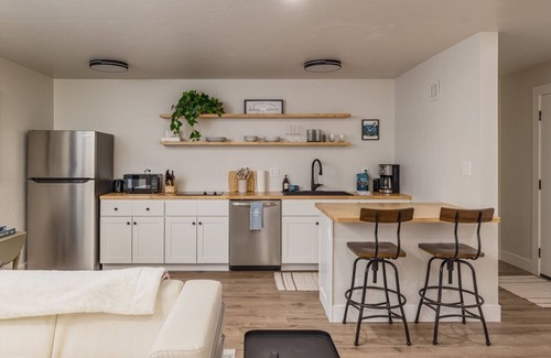 Downtown Anchorage Apartment | Modern Studio Conveniently Located in the Center of Downtown