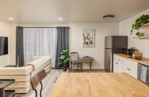 Downtown Anchorage Apartment | Modern Studio Conveniently Located in the Center of Downtown