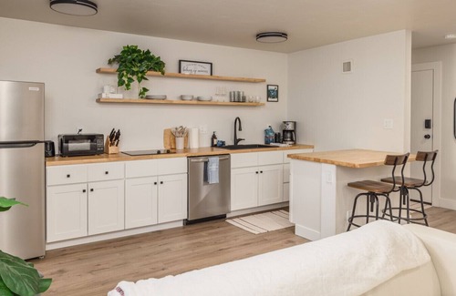 Downtown Anchorage Apartment | Modern Studio Conveniently Located in the Center of Downtown