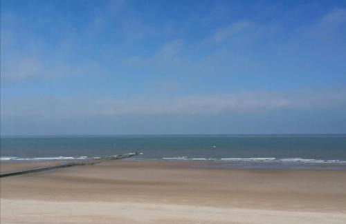 Raversijde Apartment | Modern studio direct Seaview & free parking