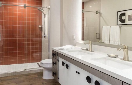 Civic District Resort | Modern Studio Dlx at Wyndham Austin. Prime Location, Rooftop Pool - Sleeps 4