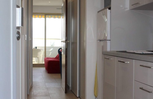 Villeneuve Loubet Beach Apartment | Modern studio, 2 sleeps, air-conditioned with parking in Villeneuve Loubet Plage
