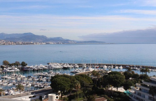 Villeneuve Loubet Beach Apartment | Modern studio, 2 sleeps, air-conditioned with parking in Villeneuve Loubet Plage