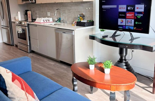 Wilshire Center House | Modern Studio Haven with fitness room and WiFi in brilliant KTown Los Angeles