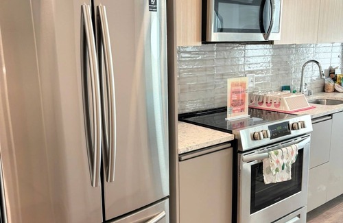 Wilshire Center House | Modern Studio Haven with fitness room and WiFi in brilliant KTown Los Angeles