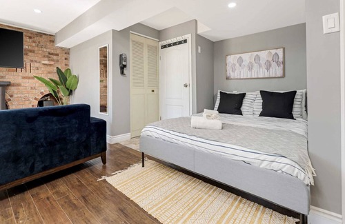 Kitchener Apartment | Modern Studio Home - Forest Heights!