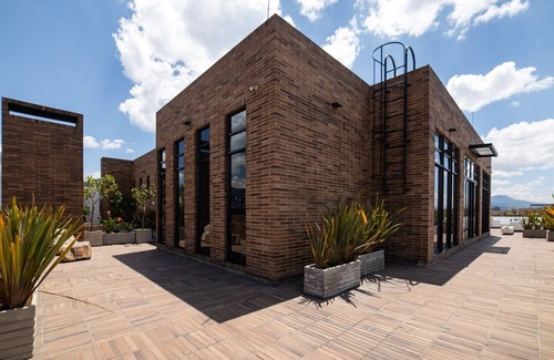 Chico Norte III Apartment | Modern Studio in Chico
