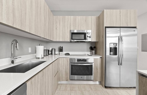 Edgewater Apartment | Modern Studio in Miami Design District W/pool