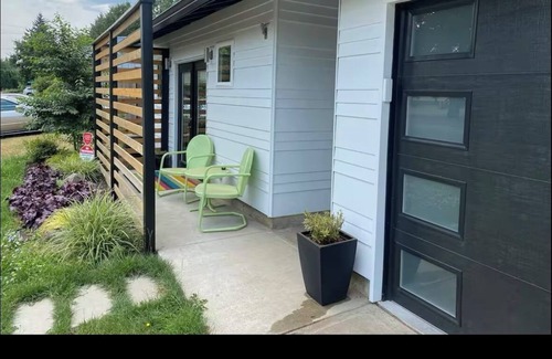 Kenton Apartment | Modern Studio in Terrific Portland with AC, WiFi