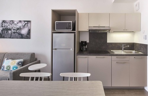 Jonzac Apartment | Modern studio located 500 m. from the heart of a spa town