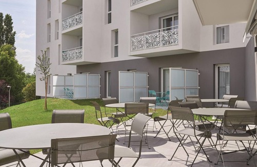 Jonzac Apartment | Modern studio located 500 m. from the heart of a spa town