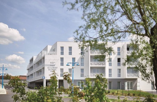 Jonzac Apartment | Modern studio located 500 m. from the heart of a spa town