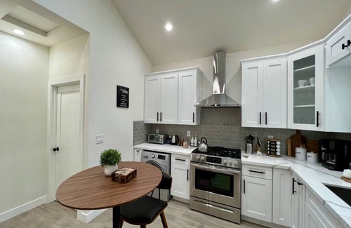 Los Angeles Apartment | Modern Studio minutes to downtown LA