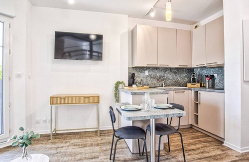 Port Guillaume Apartment | Modern studio near the beach with WiFi in Dives-sur-Mer