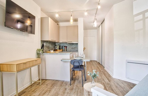 Port Guillaume Apartment | Modern studio near the beach with WiFi in Dives-sur-Mer