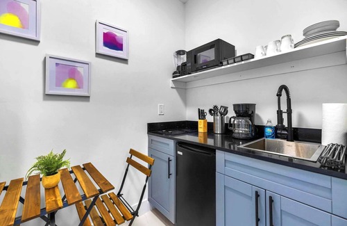 Allapattah Apartment | Modern Studio Near Wynwood & Design District
