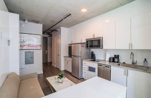 Downtown Phoenix Apartment | Modern Studio+Pool+Patio+Gym+Downtown PHX