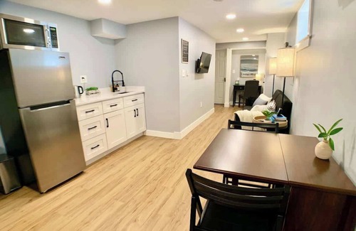 Arlington Apartment | ★Modern Studio-Private Entrance,Washer+Dryer★