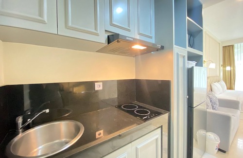 Hegarmanah Apartment | Modern Studio Room With Jacuzzi At Art Deco Apartment
