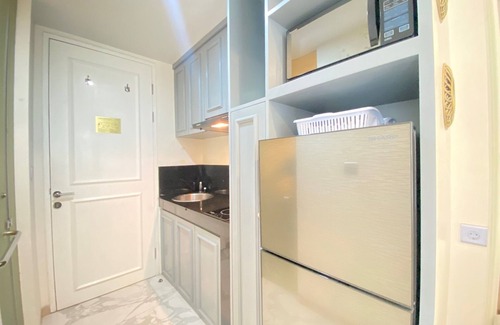 Hegarmanah Apartment | Modern Studio Room With Jacuzzi At Art Deco Apartment