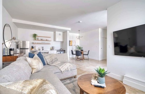 Humboldt Apartment | Modern Studio Sleeps 4 Perfect NE Location