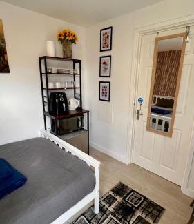 Tilbury House | Modern studio suite