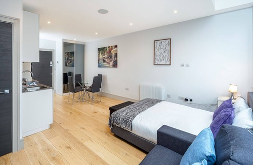 Bruce Grove Apartment | Modern Studio w/ parking -15 mins from Central London