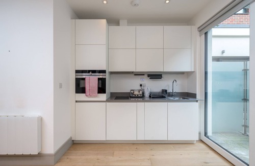 Bruce Grove Apartment | Modern Studio w/ parking -15 mins from Central London