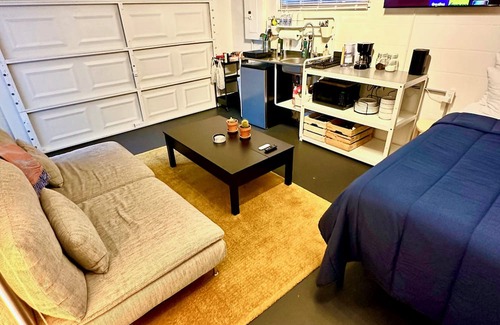 Zephyrhills Apartment | Modern Studio w/Private Bath, Fast Wi-Fi, Laundry
