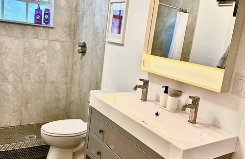 Zephyrhills Apartment | Modern Studio w/Private Bath, Fast Wi-Fi, Laundry