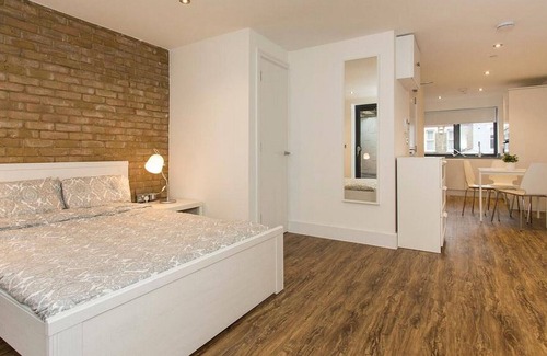 Harringay Apartment | Modern Studio w/ Terrace PARKING Finsbury Park