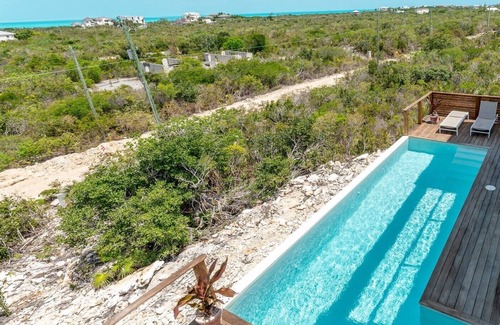 Long Bay Hills Apartment | Modern Studio with Great view, Pool, close to beach