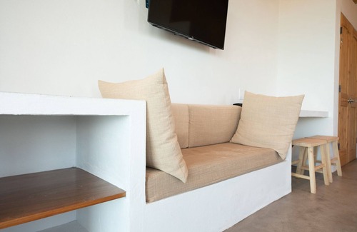 Long Bay Hills Apartment | Modern Studio with Great view, Pool, close to beach