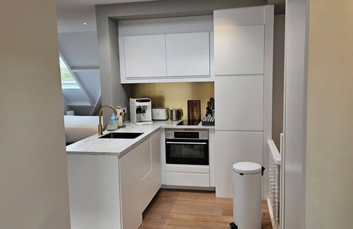 Vlissingen Apartment | Modern studio with balcony, 3 minute walk from the beachn