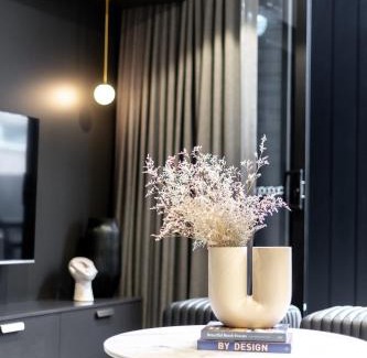 Braddon Apartment | Modern Studio with BBQ Area