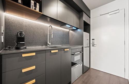 Braddon Apartment | Modern Studio with BBQ Area