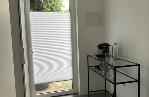 Unterrath Apartment | Modern studio with en-suite bathroom & top connections