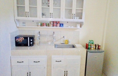 Taytay Apartment | Modern Studio with Fast WiFi