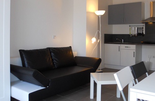 La Madeleine Apartment | modern studio with south-facing terrace, WiFi, 700 m to the beach, all shops