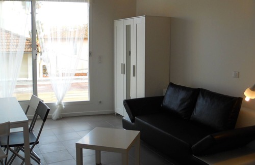 La Madeleine Apartment | modern studio with south-facing terrace, WiFi, 700 m to the beach, all shops